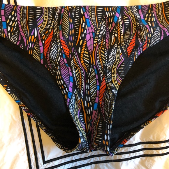 Bikini - Picture 5 of 8